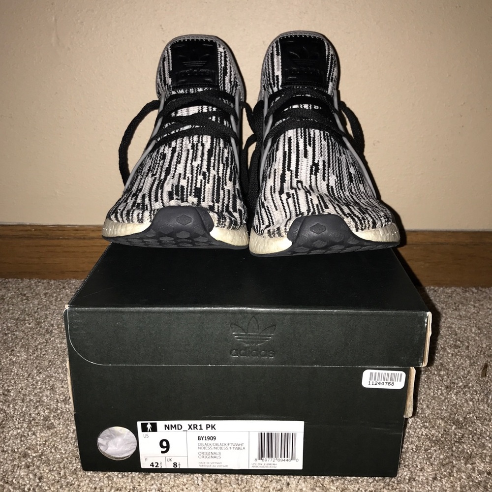 Nmd xr1 Oreos. Size 9 us.